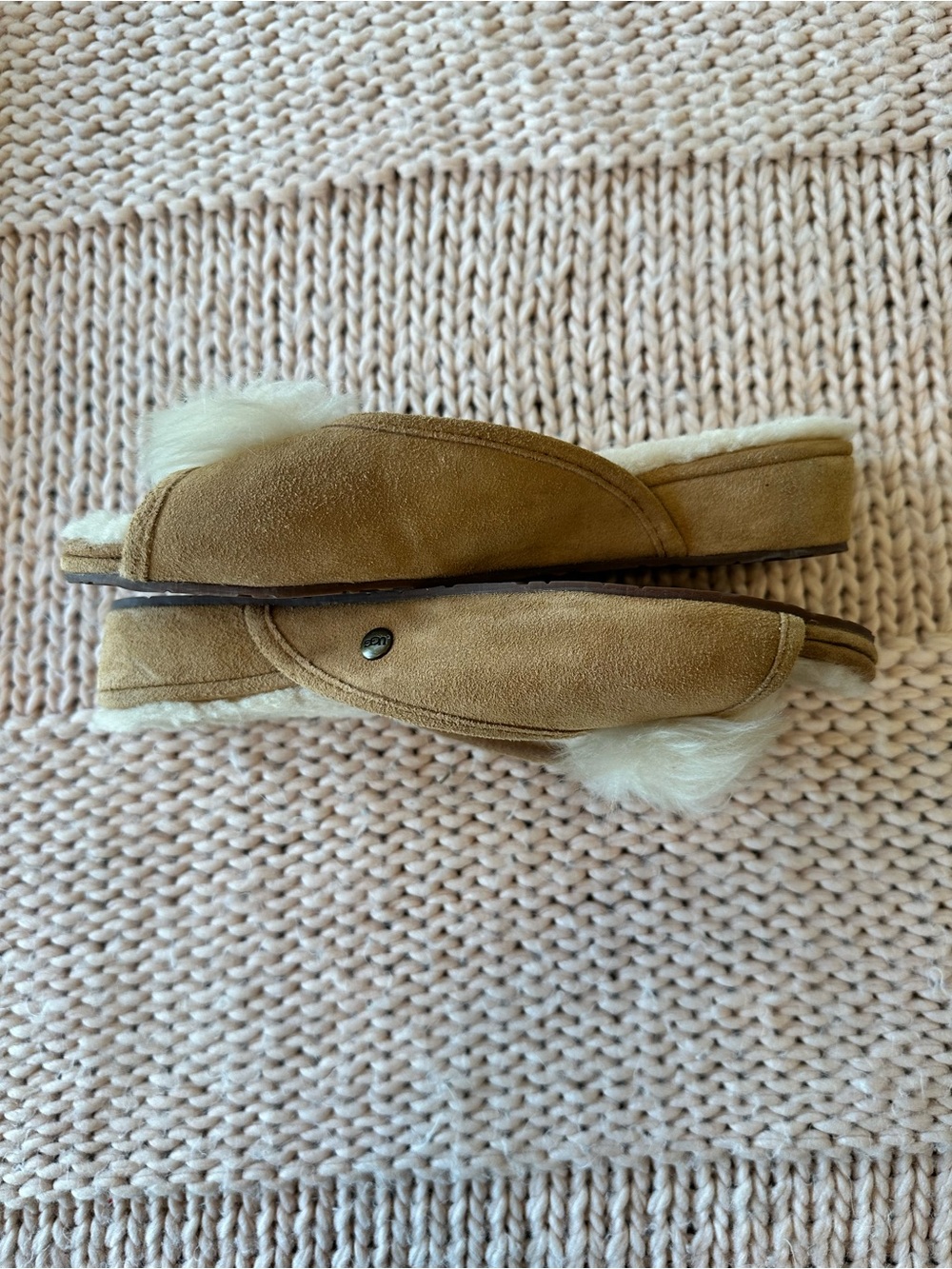 UGG chestnut Yvette slipper sheepskin Pom Pom mini wedge size 6 - Picture 4 of 7